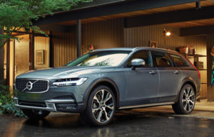 Volvo V90 Cross Country Side View