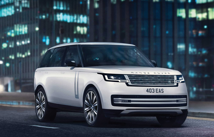  /></p>
<p><b>CABIN</b></p>
<p>Even with all those driving attributes, the 2025 Range Rover Dynamic SE PHEV amps up the wow in the man cave cocoon. Luxurious appointments abound with impeccable materials and lovely perforated Windsor Leather-grained seats that heat and ventilate in the front. There are adjustable armrests as well. The 20-way power heated and ventilated front seats are some of the most comfortable I’ve experienced and, as stated, you ride mighty tall above the fray. Plus, you get that delicious British leather smell.<span class=